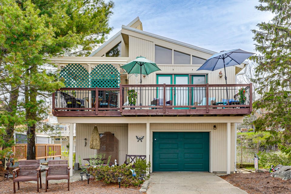 Private Beach Access! Lake Michigan Family Getaway House in Grand Haven