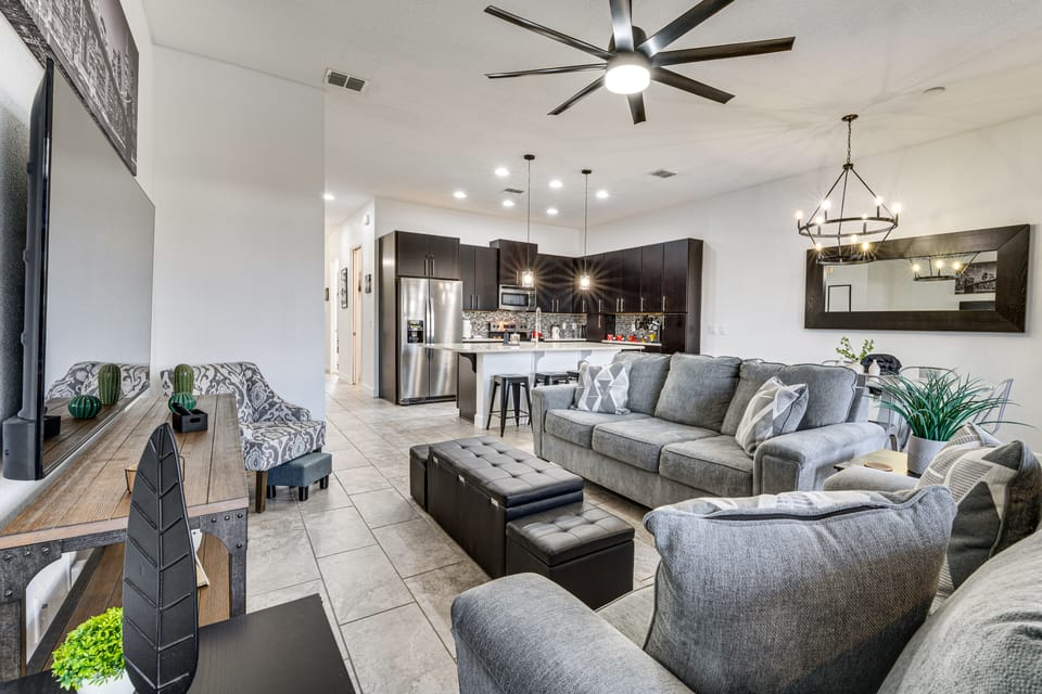 Theme Park Fun & Resort-Style Perks: Davenport Gem Apartment in Four Corners