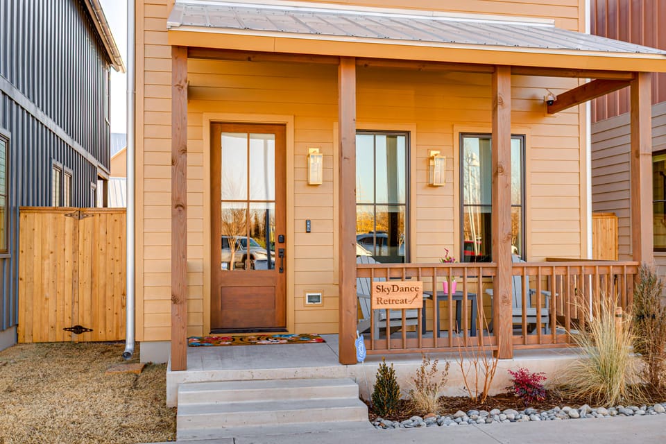 Designer Wheeler Retreat: Walk to Dining! House in Oklahoma City
