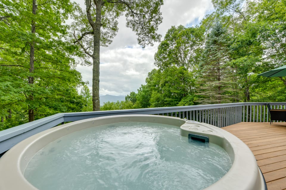 Family-Friendly Perks! Secluded Tuckasegee Haven House in North Carolina
