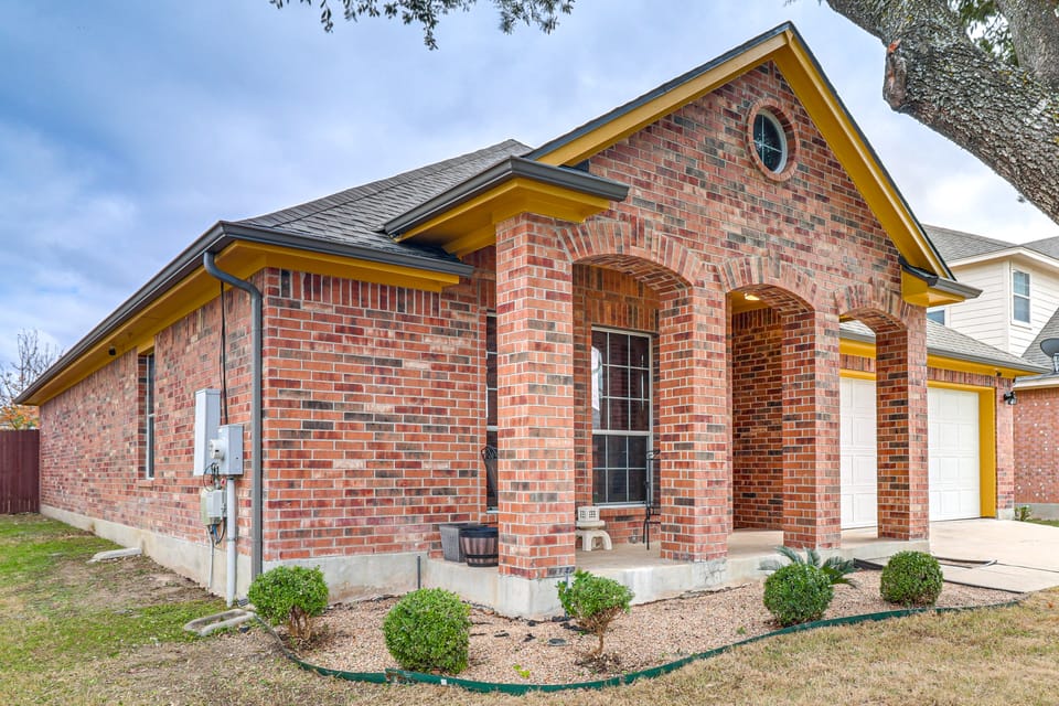 1 Mi to Lake Pflugerville! Charming Family Home House in Pflugerville