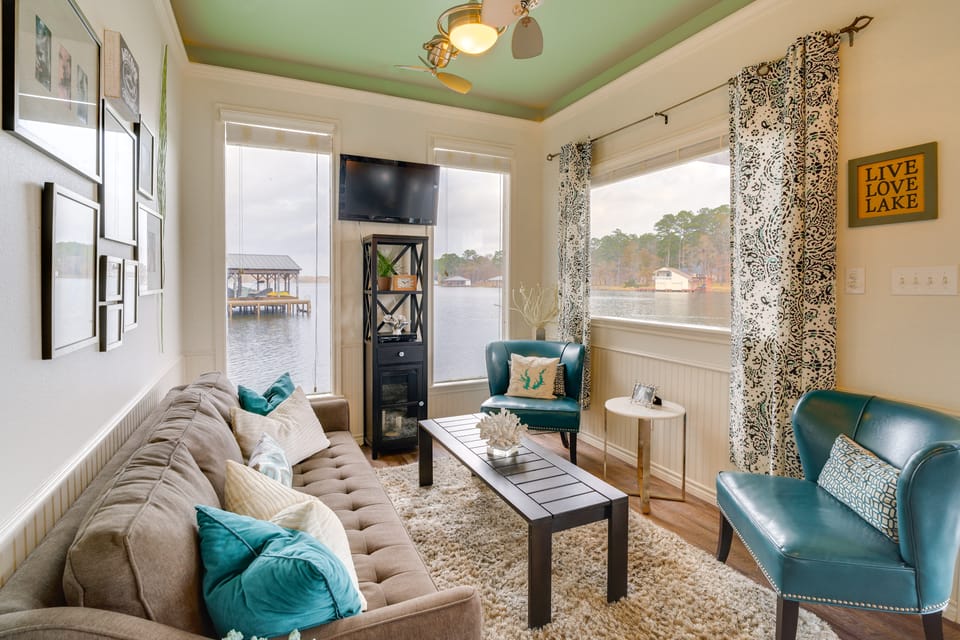 Wake Up on the Water! Lake Tyler East Hideaway House in Texas