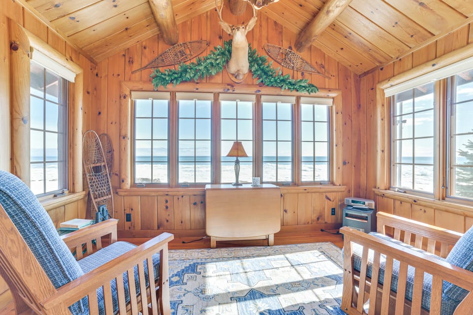 Waterfront Cottage: Family Getaway at Lake Huron! Cottage in Michigan