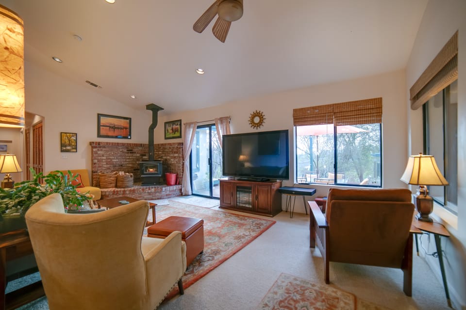 On 10 Acres! Serene Nevada City Retreat w/ Hot Tub House in Sierra Nevada