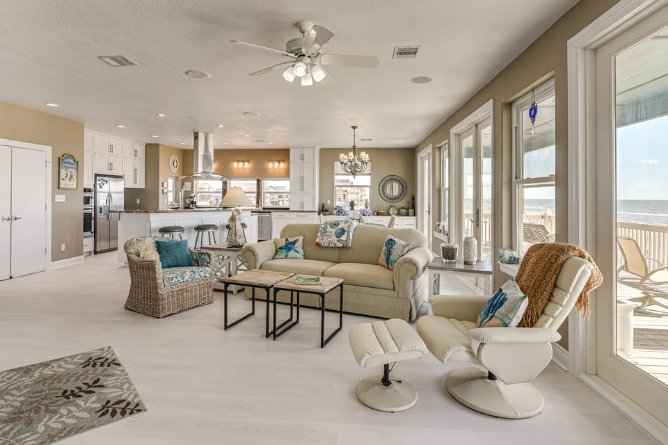 Steps to Sand: Spacious Crystal Beach Home w/ View House in Bolivar Peninsula