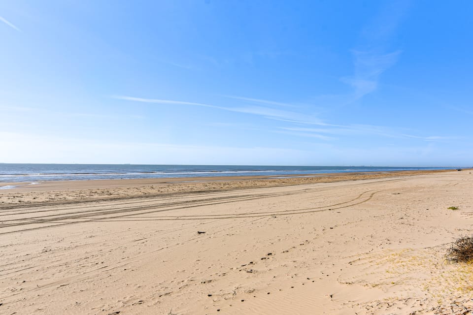 Steps to Sand: Spacious Crystal Beach Home w/ View House in Bolivar Peninsula