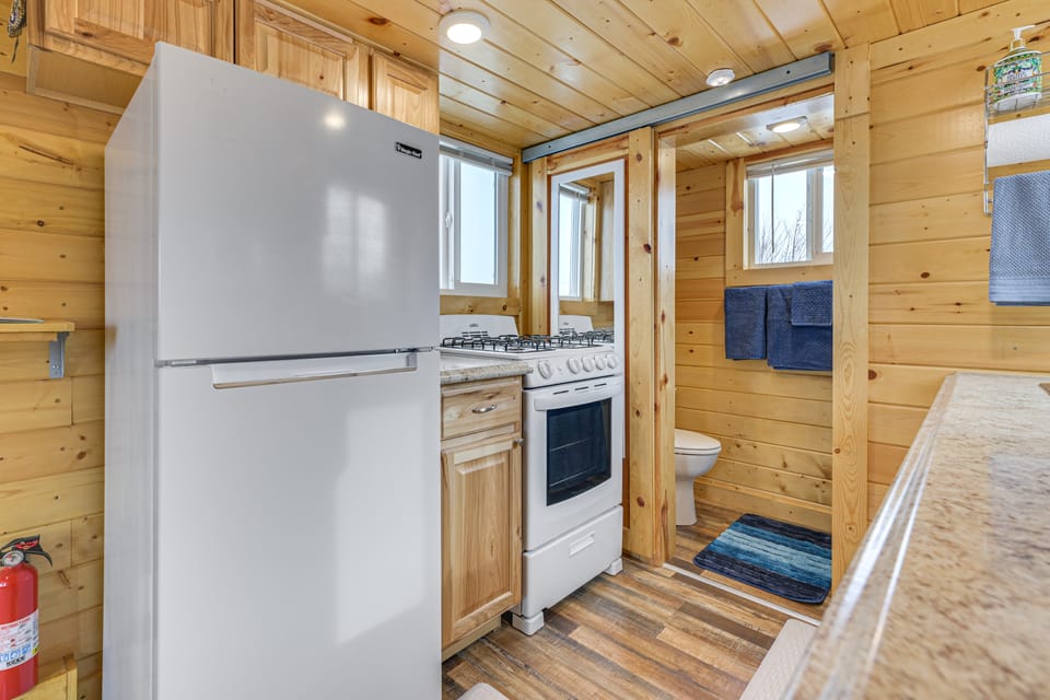 Cute Couple's Tiny Home, 8 Mi to Downtown Helena! Apartment in Idaho