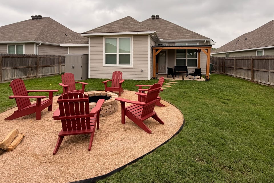 Texas A&M Game Day Hub: Family Retreat w/ Yard House in Bryan