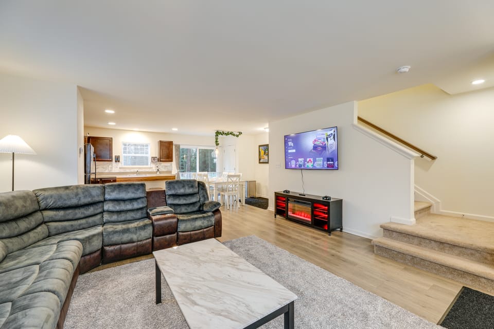 Deck & EV Charger: Coastal Retreat 1 Mi to Marina House in Chincoteague Island