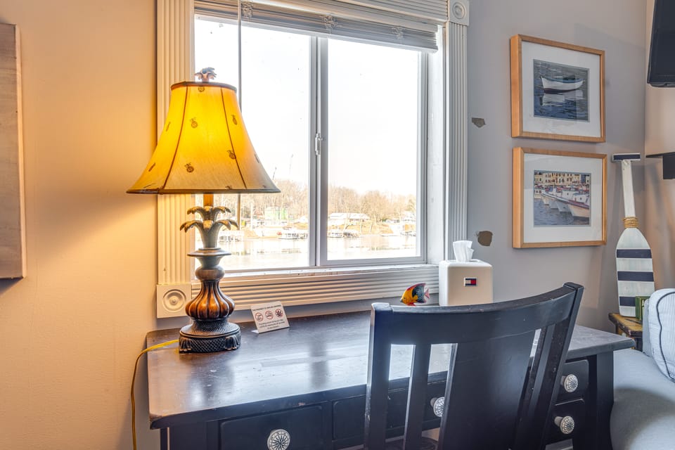 6 Mi to Indiana Beach! Waterfront Studio w/ Dock Apartment in Indiana