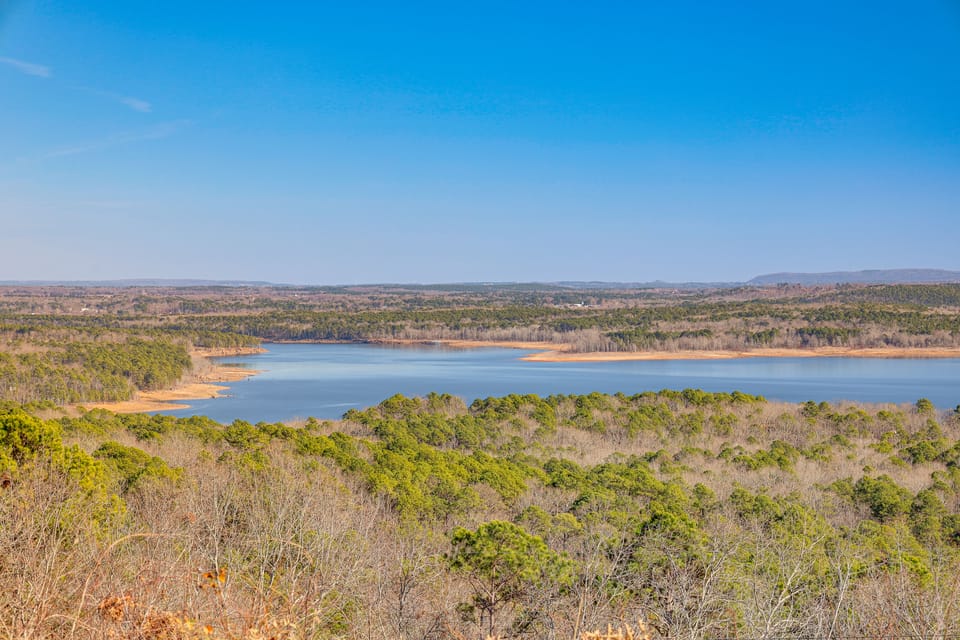 'Scenic Overlook' - Luxe Greers Ferry Hideaway! House in Fairfield Bay