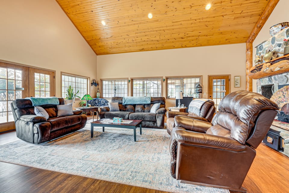 Secluded, Waterfront Home w/ Patio in Craigville! House in Indiana