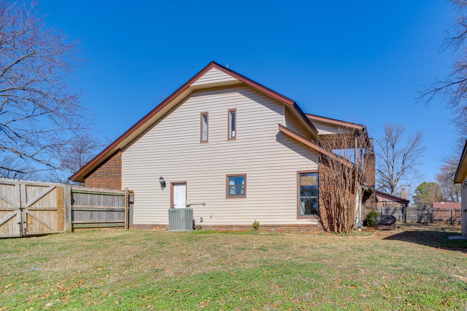 Groups Welcome, Central Location! Tulsa Gem + Yard House in Tulsa
