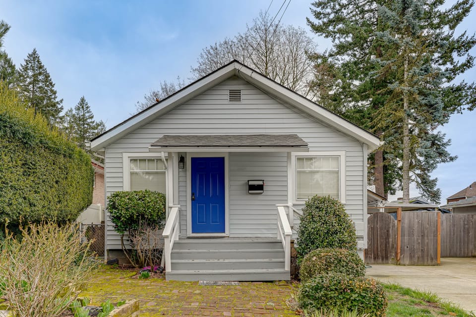 Walk to Dtwn Camas: Pet-Friendly Retreat w/ Yard! House in Willamette Valley