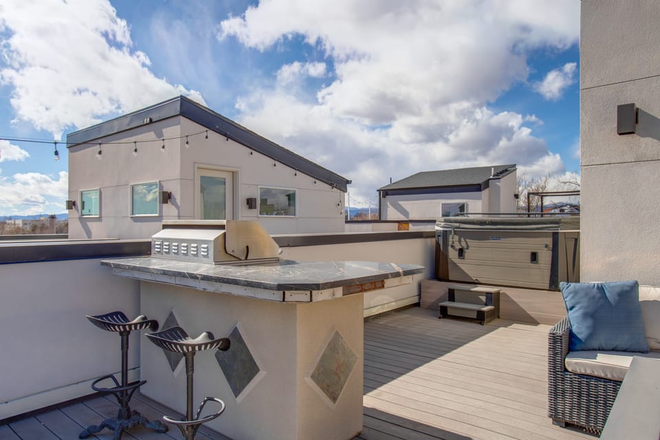 Walk to Bars! LoHi City-View Haven w/ Hot Tub Apartment in Denver