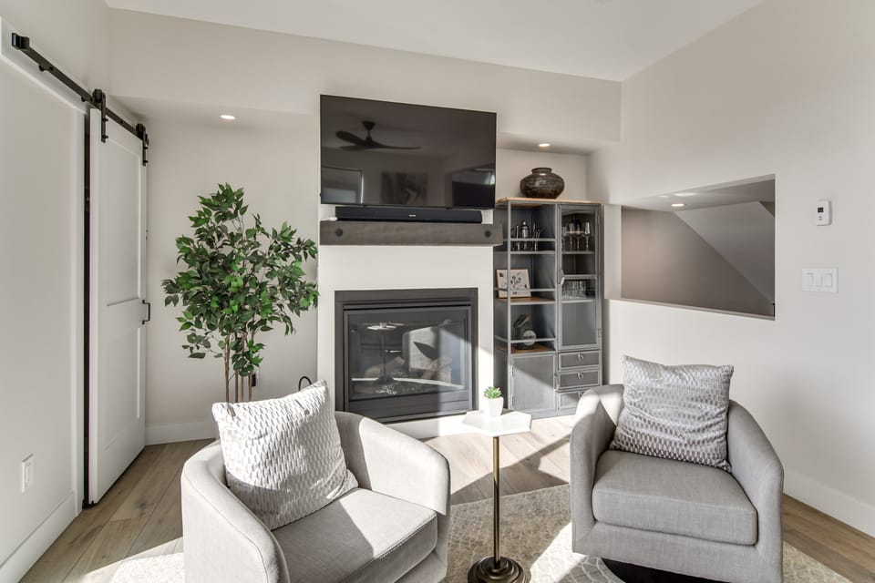 4 Mi to Granby Ranch: Gem w/ Balcony & Mtn Views! Apartment in Granby