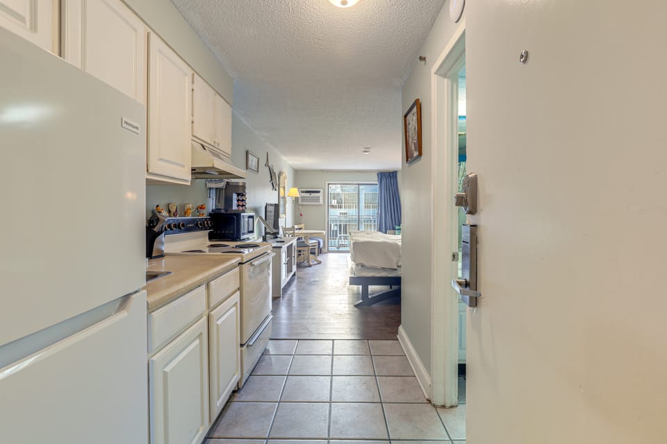 Ocean-View Balcony! Couples Escape in Myrtle Beach Apartment in Myrtle Beach