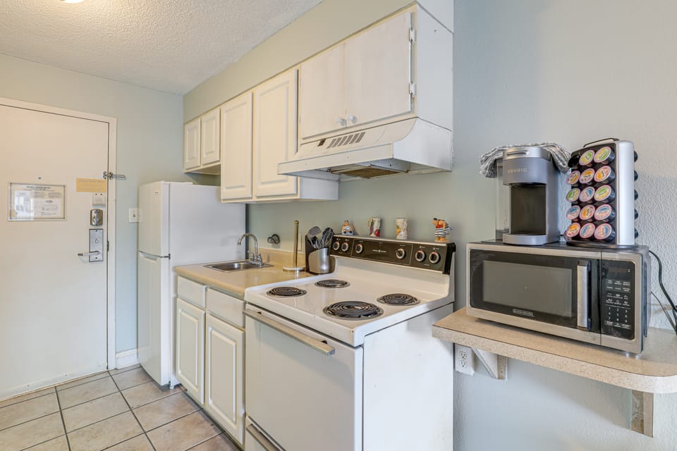 Ocean-View Balcony! Couples Escape in Myrtle Beach Apartment in Myrtle Beach