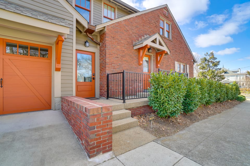 1 Mi to Centennial Park, Couple's West End Retreat Apartment in Nashville