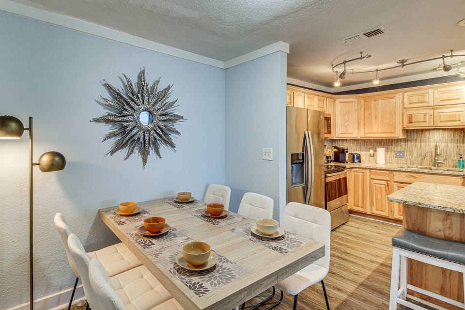 Beach Getaway on Mustang Island: Pet Friendly! Apartment in Nueces County