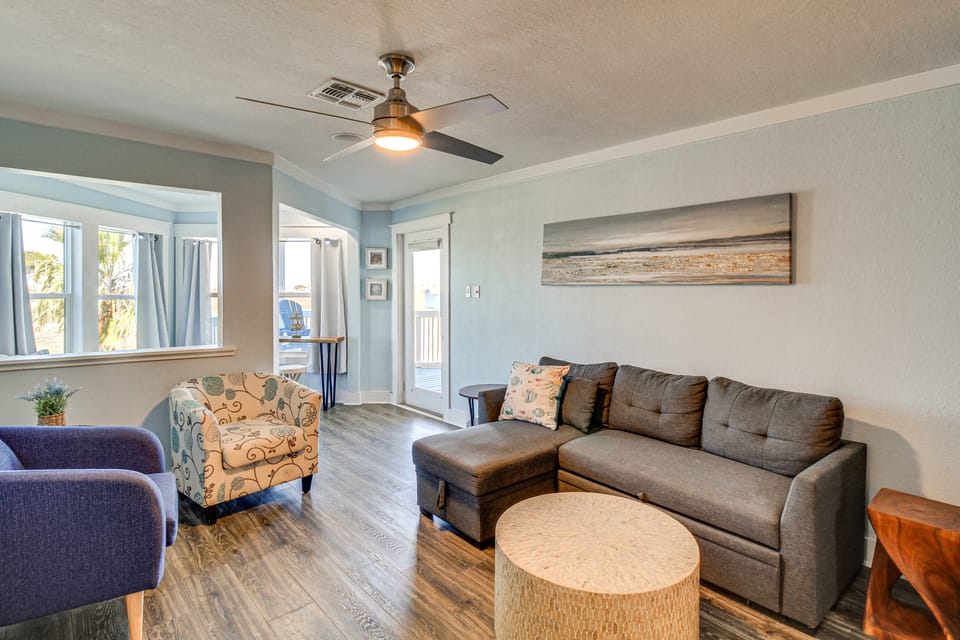 Beach Getaway on Mustang Island: Pet Friendly! Apartment in Nueces County