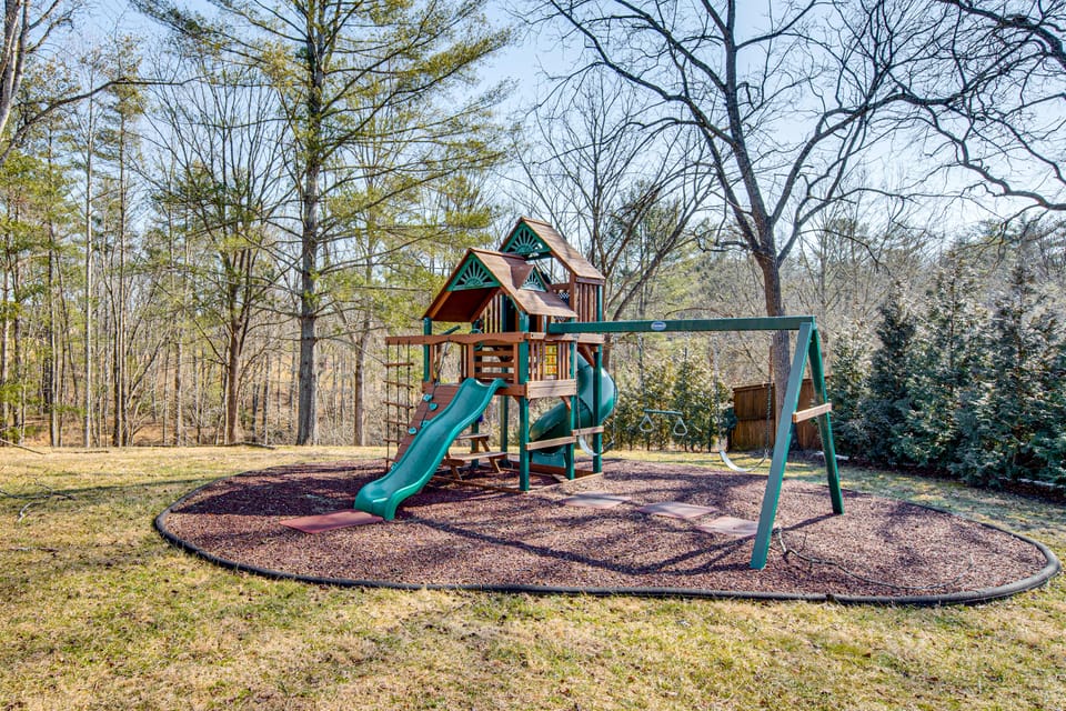 Hikes & Brews: Quiet Blue Ridge Mtn Basecamp! Apartment in Asheville