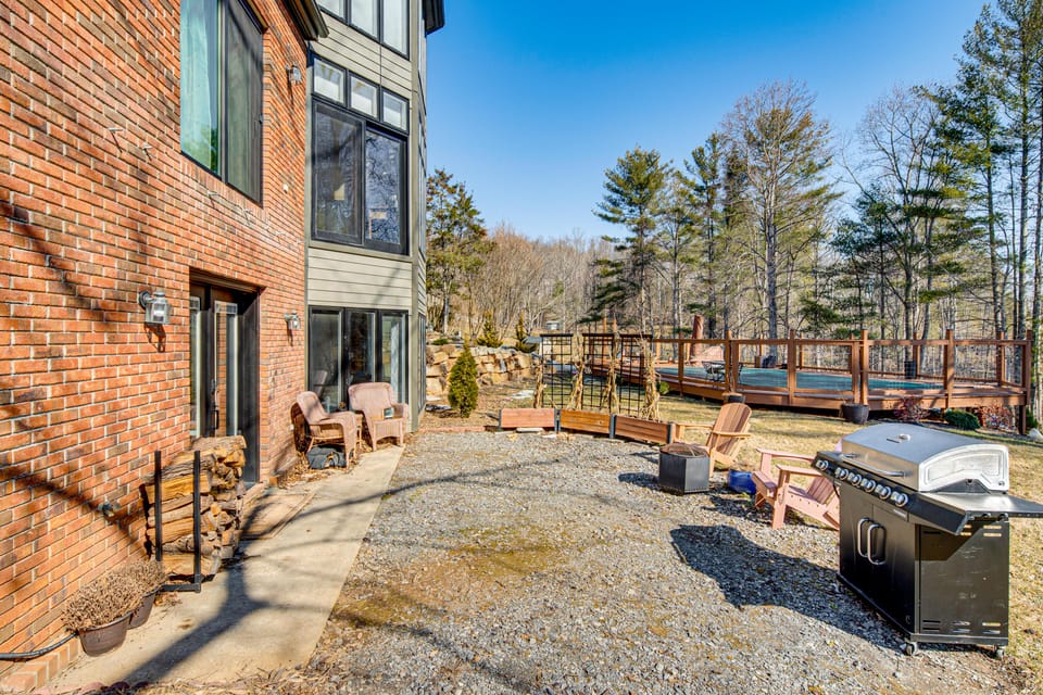 Hikes & Brews: Quiet Blue Ridge Mtn Basecamp! Apartment in Asheville