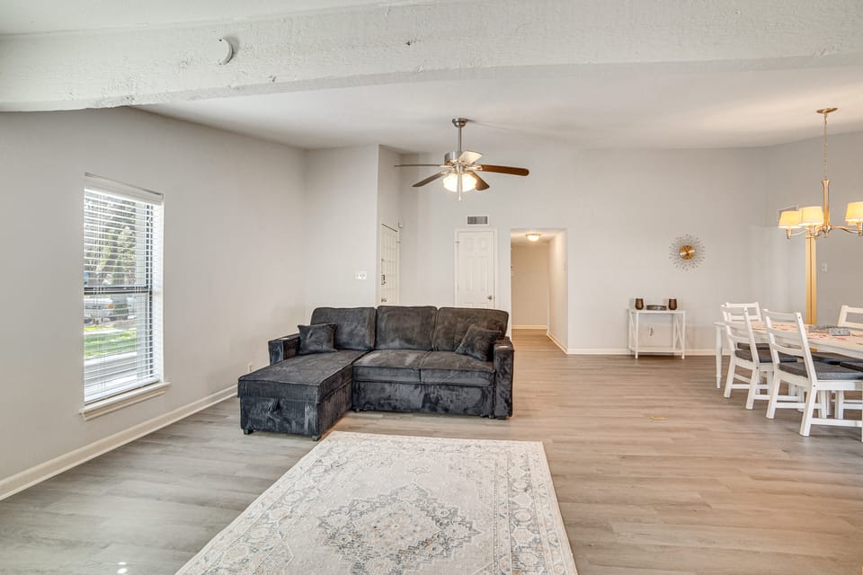 DFW Home Base! Quiet Suburb Stay w/ Yard House in Carrollton