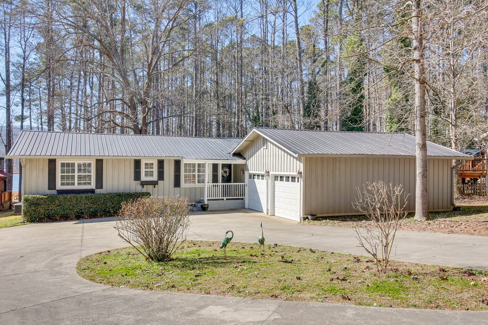 Lakefront Guntersville Base: Boat Parking & Power! House in Alabama