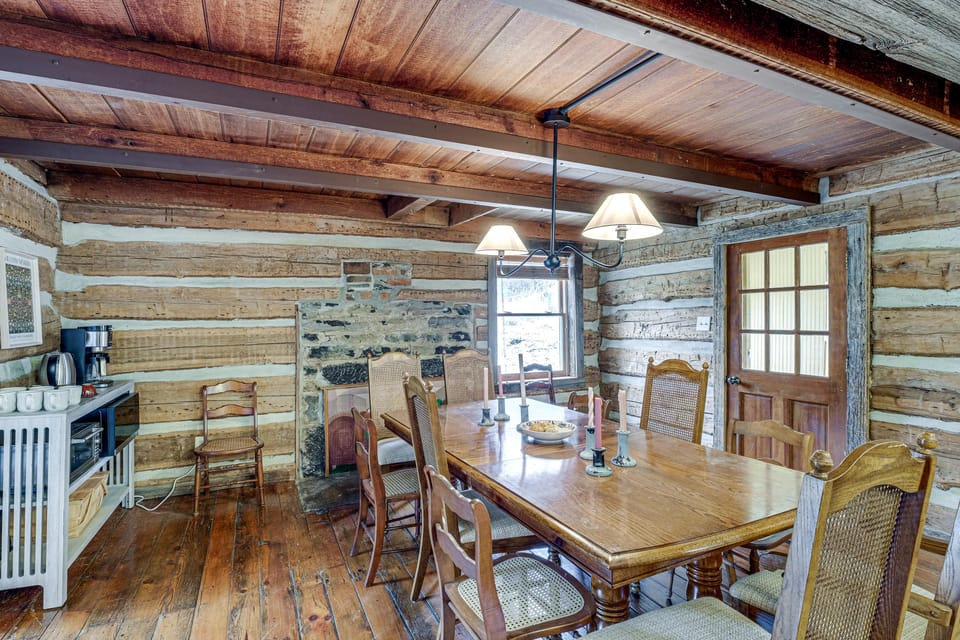 1880s Lexington Farmhouse: Sleeps 10, Close to VMI House in Shenandoah Valley