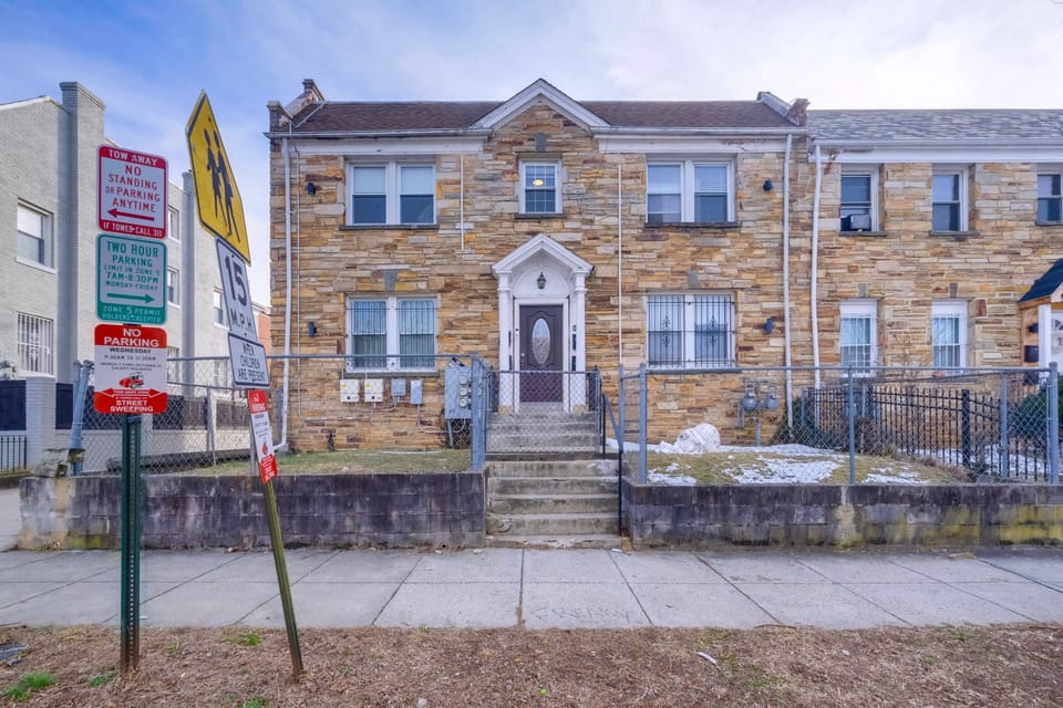Fire Pit & Yard! Modern DC Unit Near H Street Apartment in District of Columbia