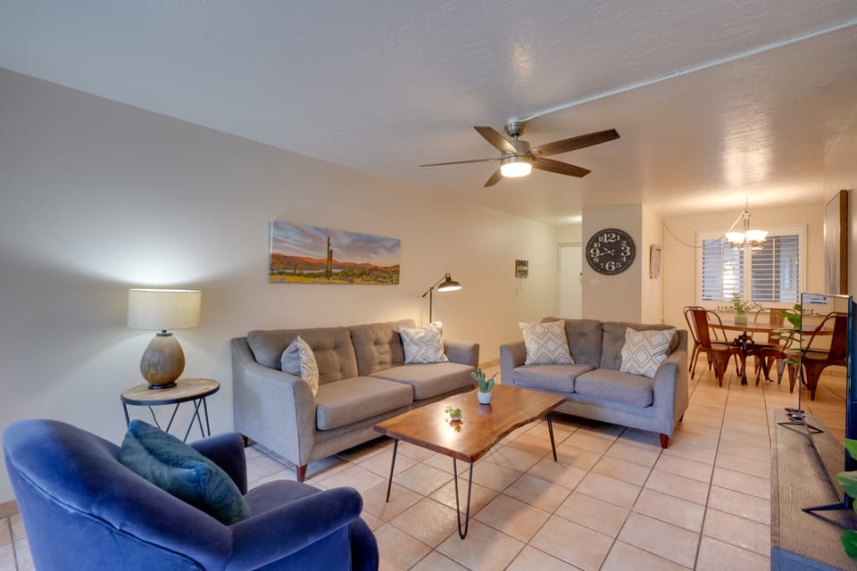 Walk to Waterfront! Couple’s Retreat in Old Town Apartment in Scottsdale