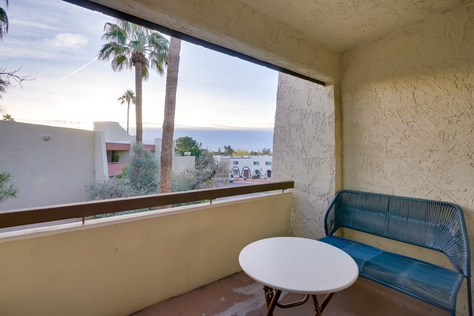 Fully Renovated! Walkable Old Town Condo Apartment in Scottsdale