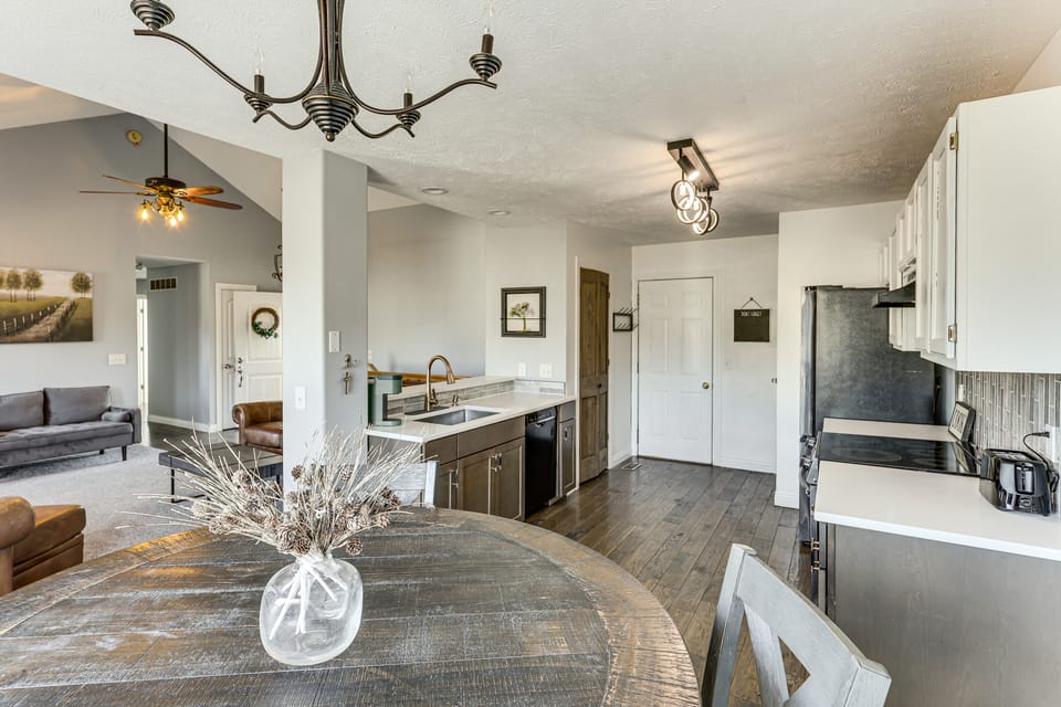 Spacious & Family Friendly! Lincoln Home w/ Deck House in Lincoln