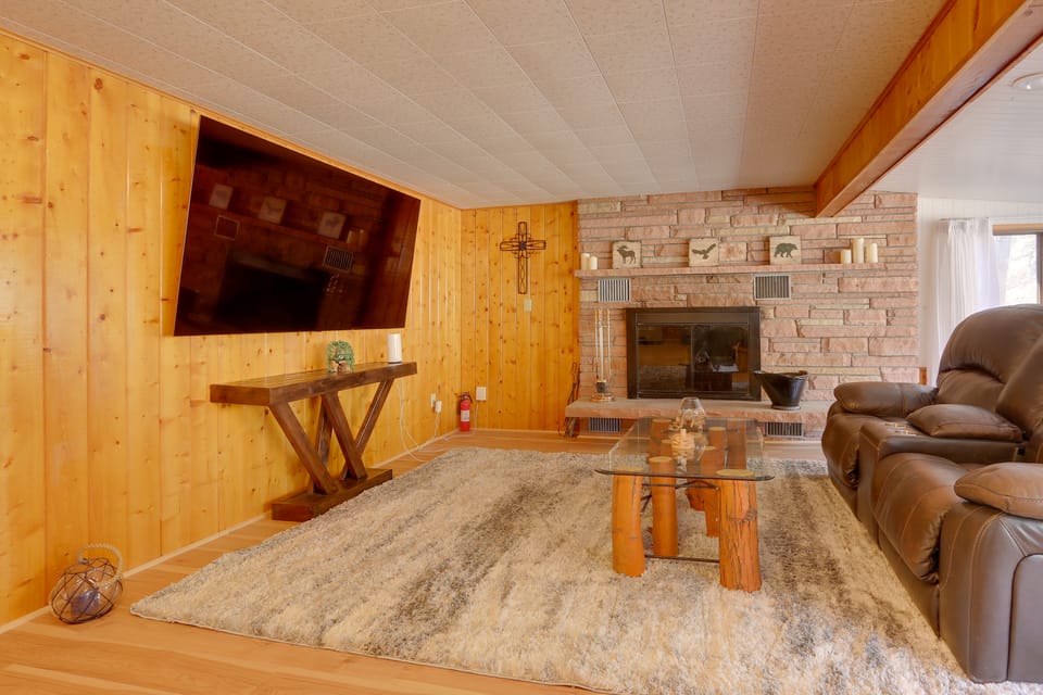 Riverfront Drake Home - 10 Mi to Estes Park! House in Colorado