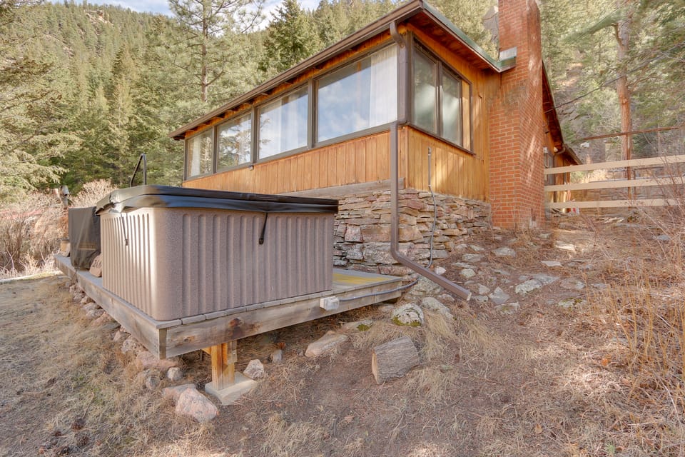 Riverfront Drake Home - 10 Mi to Estes Park! House in Colorado