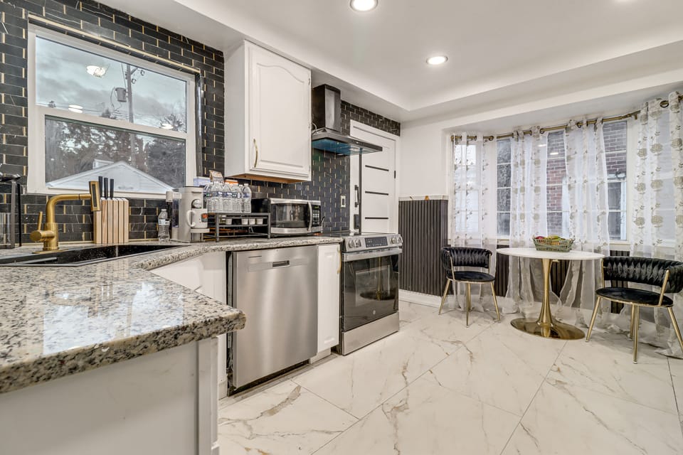 Modern Motor City Home w/ Office & Deck! House in Detroit