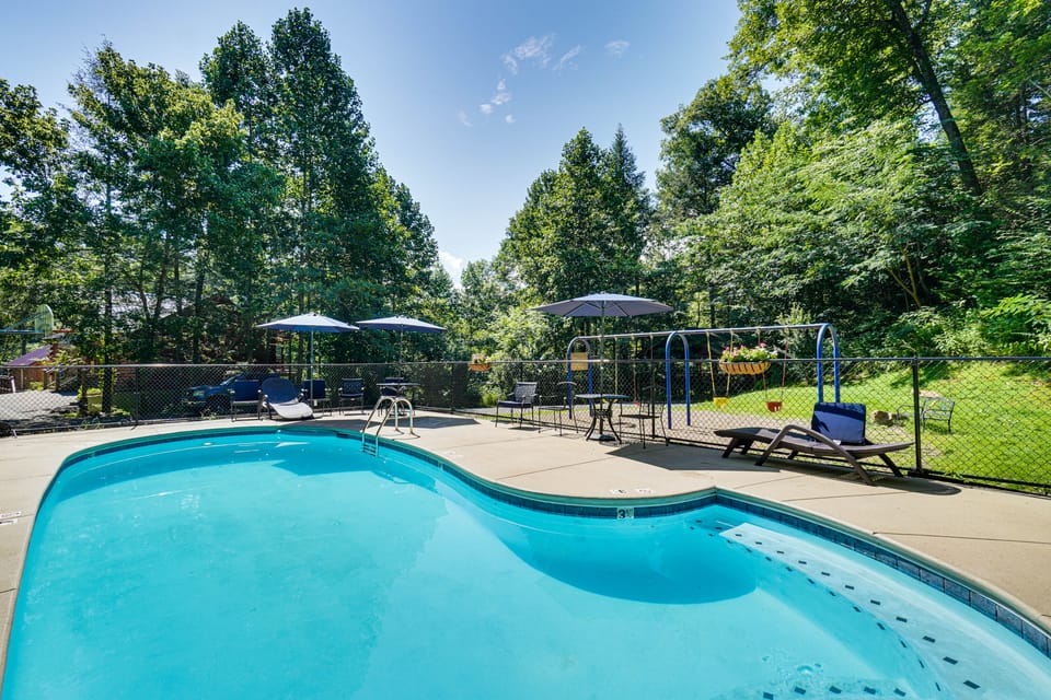 Waterfall Log Cabin: Private Hot Tub & Game Room House in Gatlinburg