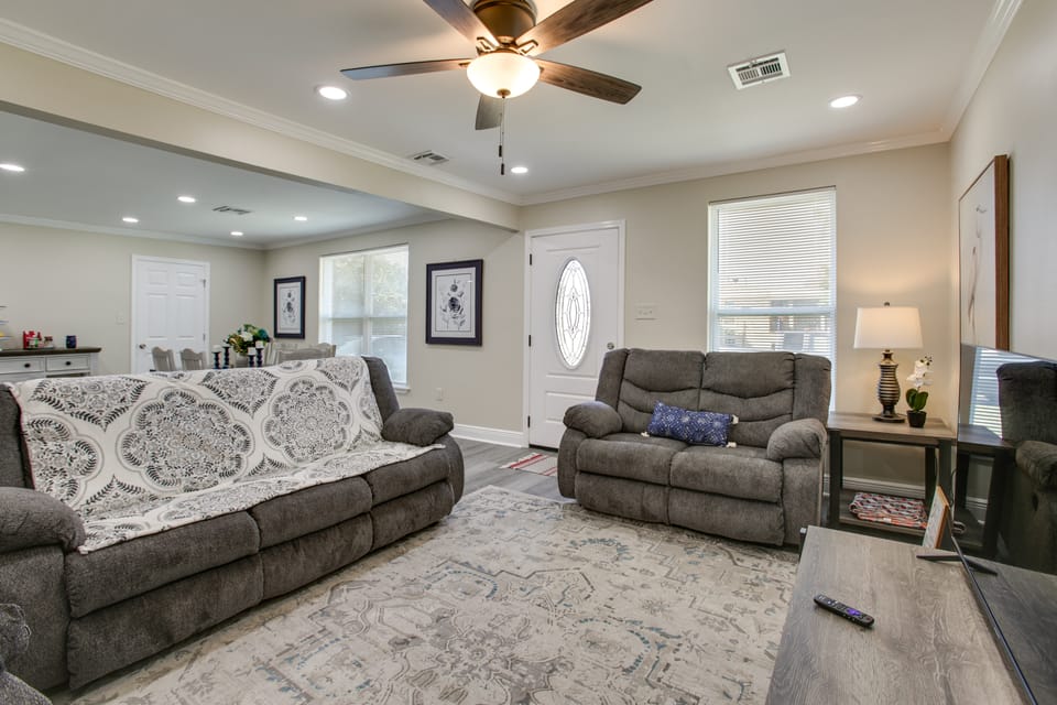 Dine, Shop & Play: Kenner Home w/ Patio & Yard! House in Kenner