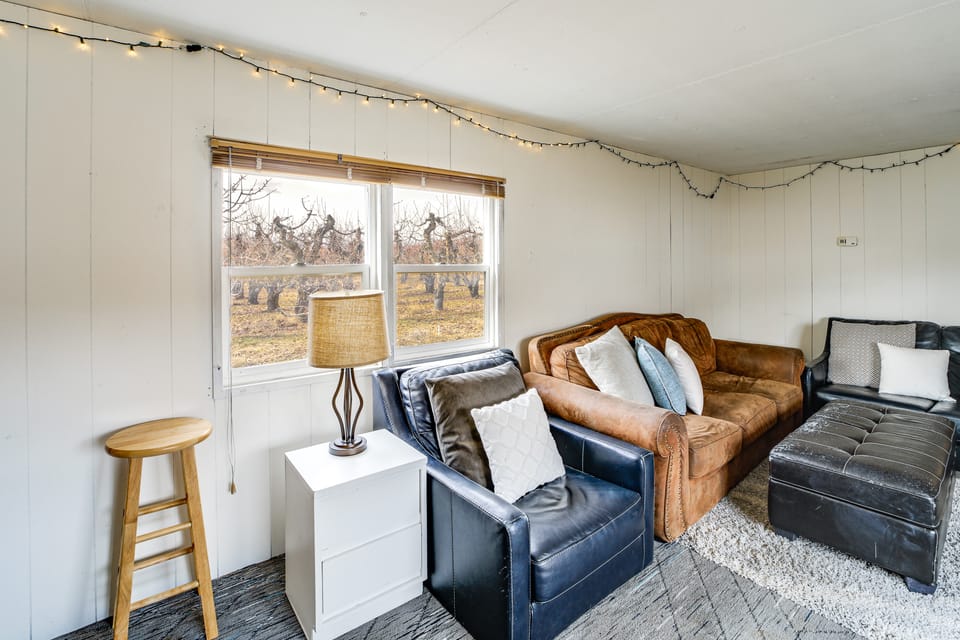 Walk to Loop Trail! East Wenatchee Basecamp House in Kittitas County