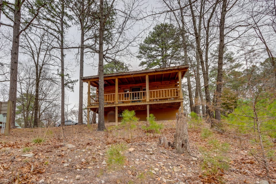 Hike, Play On-Site: Eureka Springs Cabin Near Dtwn House in Arkansas