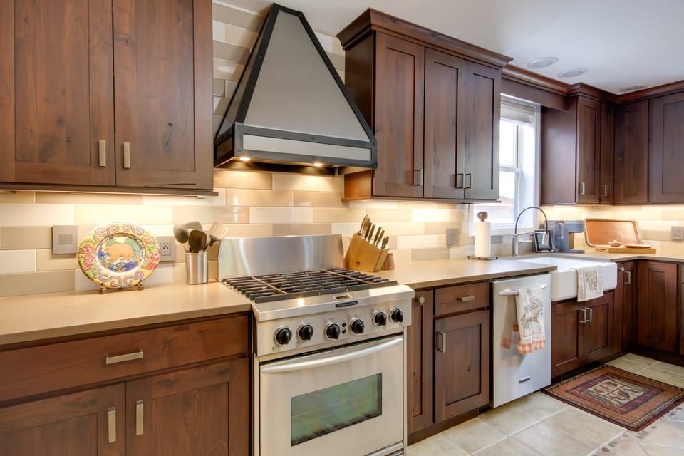 Hike, Fish & Explore! Mtn-View Gem in Mc Leod House in Montana