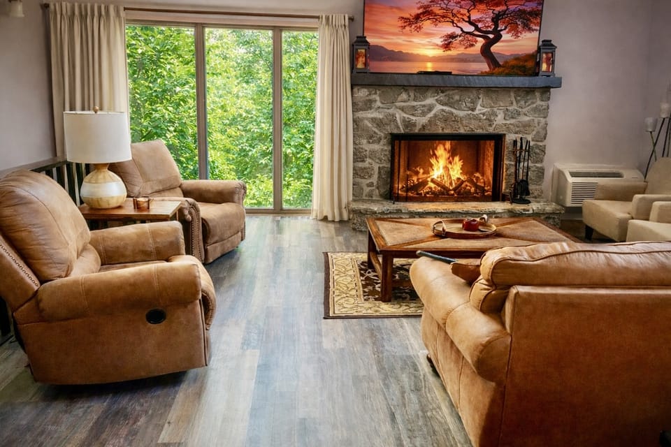 Ultimate Lake Getaway in Osage Beach:Resort Perks! House in Lake of the Ozarks