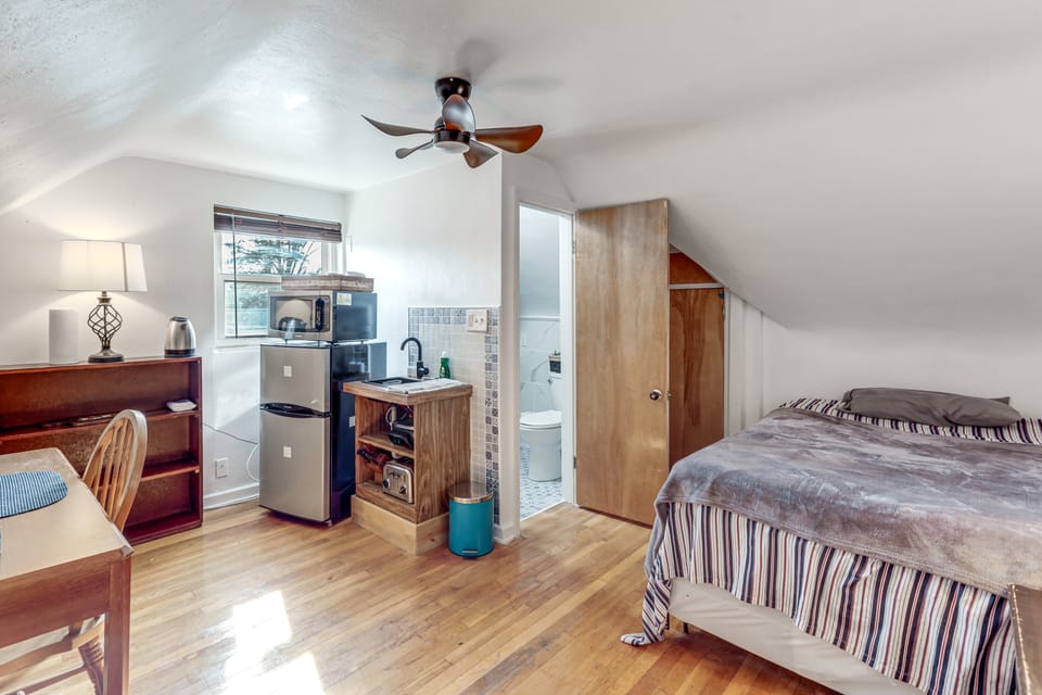 3 Mi to UD & Kettering Health! Suburban Stay Apartment in Kettering