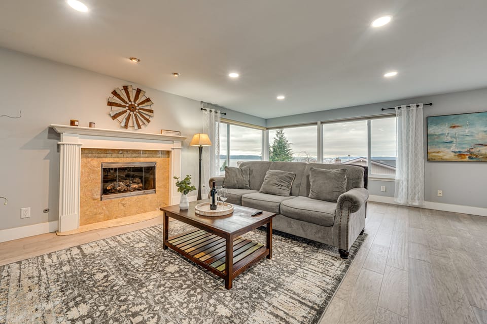 Puget Sound Views! Serene Federal Way Retreat House in Federal Way