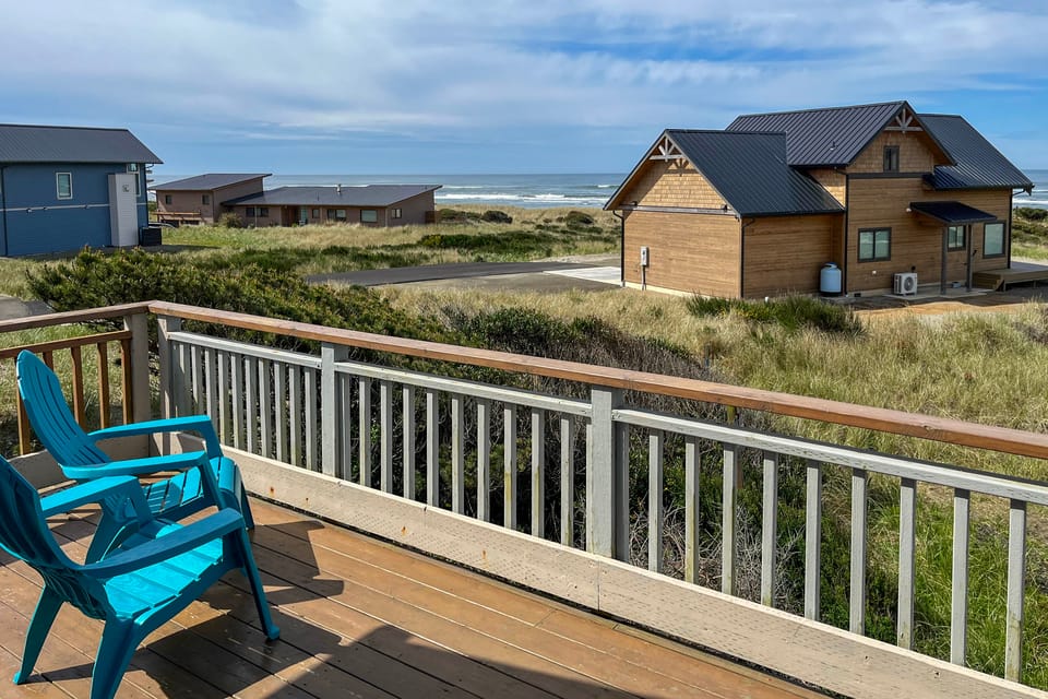 Walk to Beach! Pet-Friendly Westport Home w/ Views House in Westport