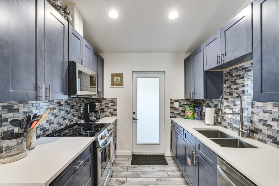 Sun-Drenched Sanctuary Near Las Olas & Beaches! House in Fort Lauderdale
