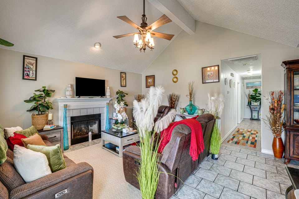 1 Mi to Gulf & Close to Casinos! Quiet Biloxi Home House in Biloxi