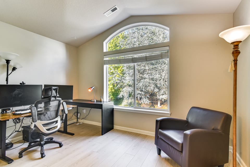 Work-Life Balance! Home Outside Dtwn Portland House in Tigard