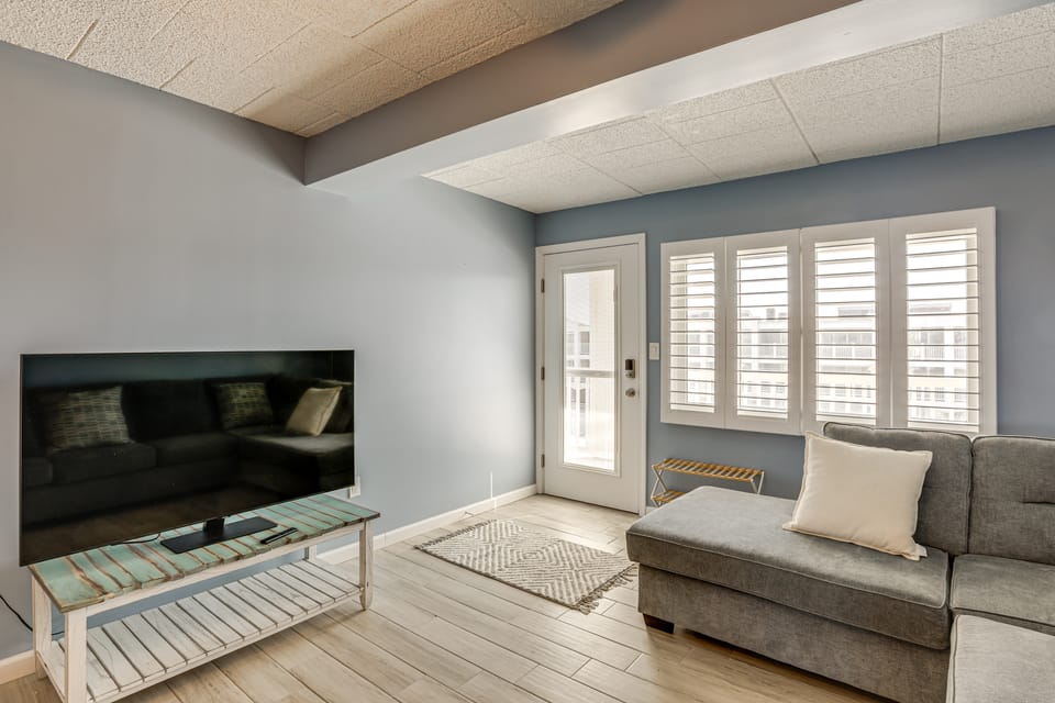 Oceanside Retreat in Mantoloking: Walk to Beach! Apartment in Brick